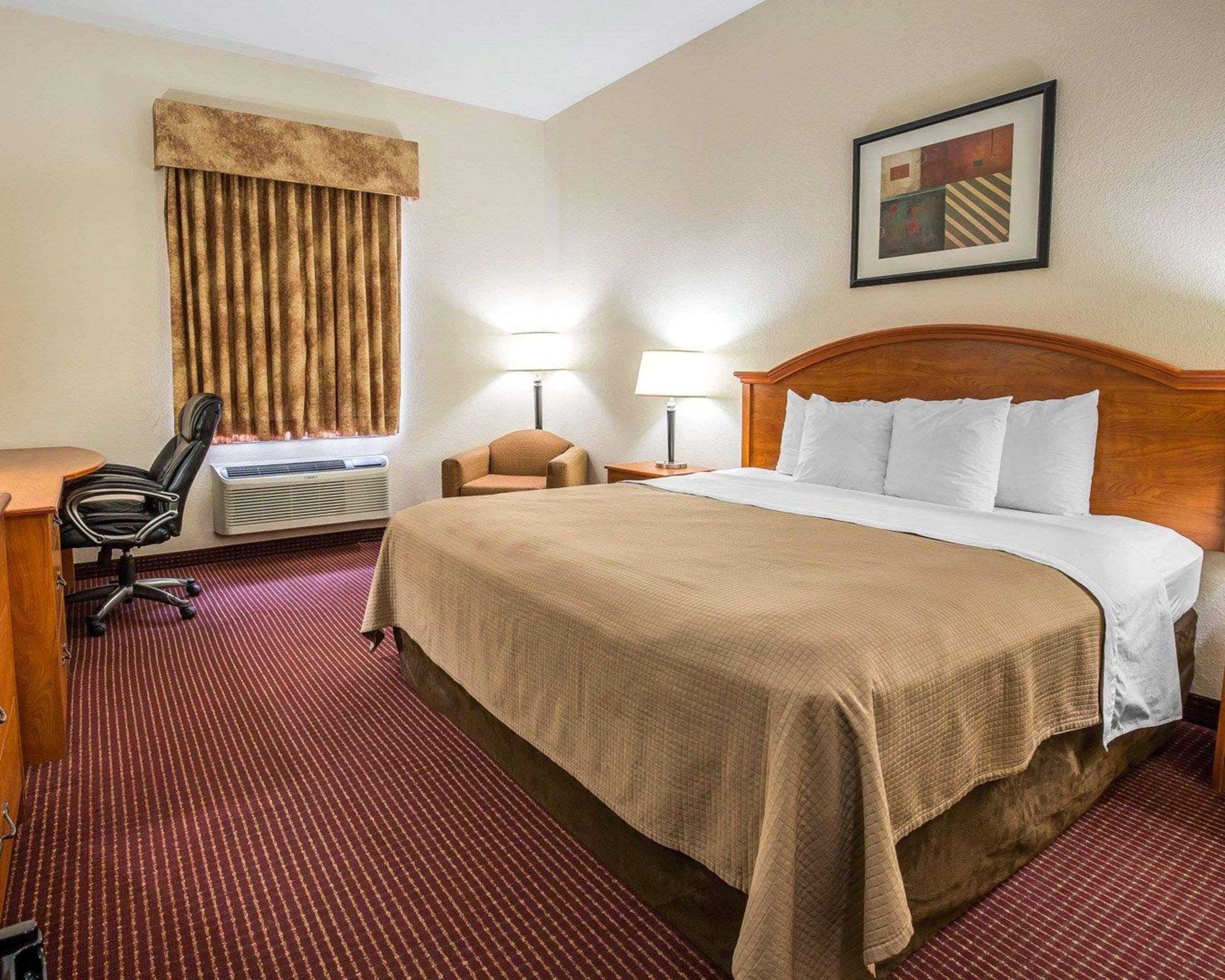 Отель Sonesta Essential Бомонт Экстерьер фото